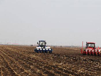 黑龍江省2020年免耕播種機市場或?qū)⒃儆呃茫?>
                <div   id=